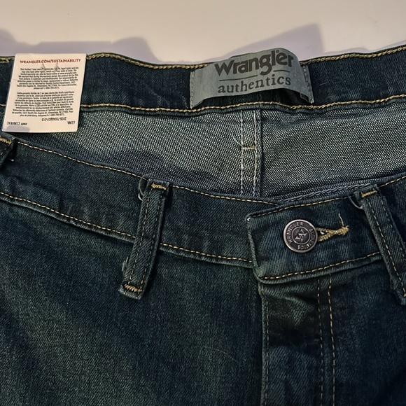 Wranglers authentics Men’s 48 x 34 Dark Wash Denim Jeans - Picture 3 of 6